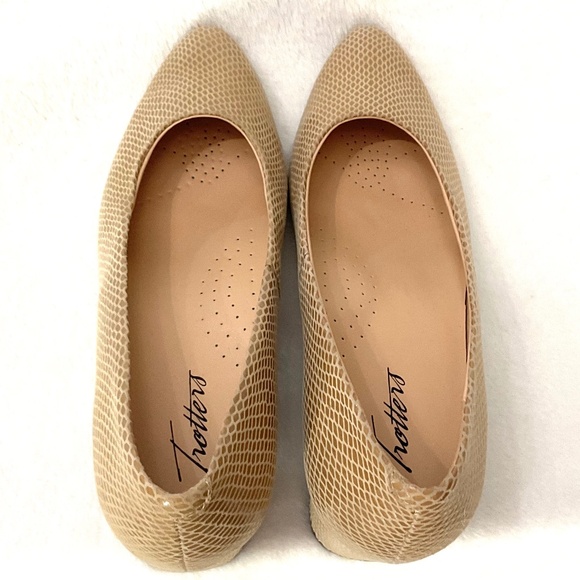 Nude Low Heel Almond Toe Snake Skin Loafer Pumps Tan  Slip On Dressy Shoe Sz 7 - Picture 9 of 14